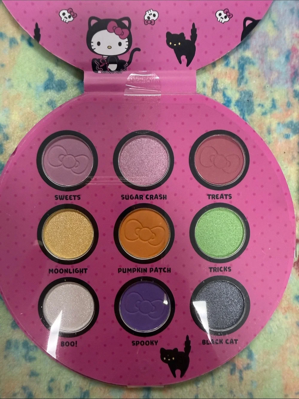 Make up lot Hello Kitty Pink Eyeshadow Palette with Multicolor Shimmer Shades